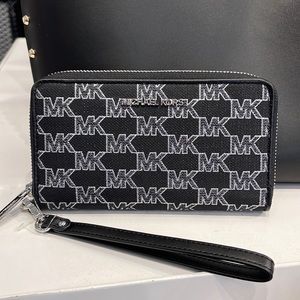 Michael Kors Jet Set Travel Large Phone Case Wristlet Wallet MK Black Multi